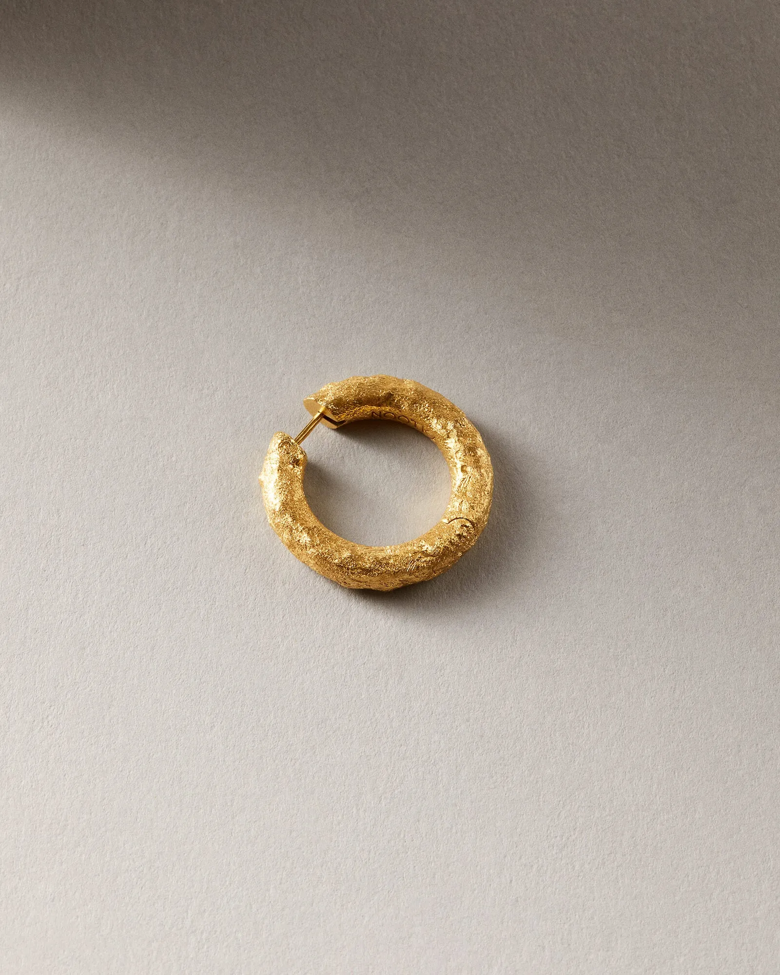 CHUNKY HOOP GOLD