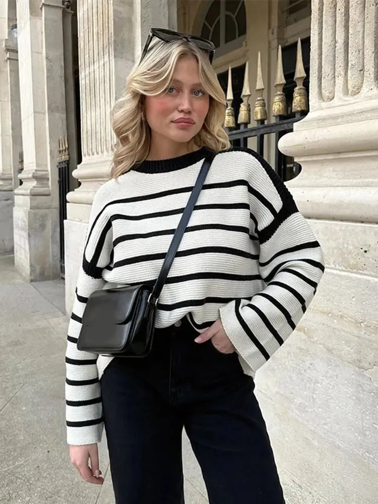 Elegant Black White Striped Knitted Women Casual Round Neck Long Sleeves Sweater